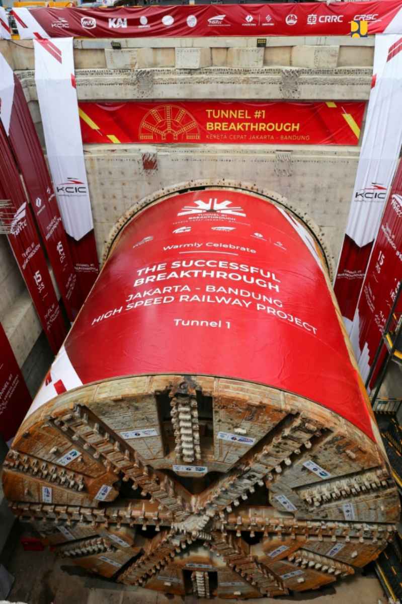 Tembus Terowongan Satu, Basuki Minta PT KCIC Jaga Kualitas Proyek 