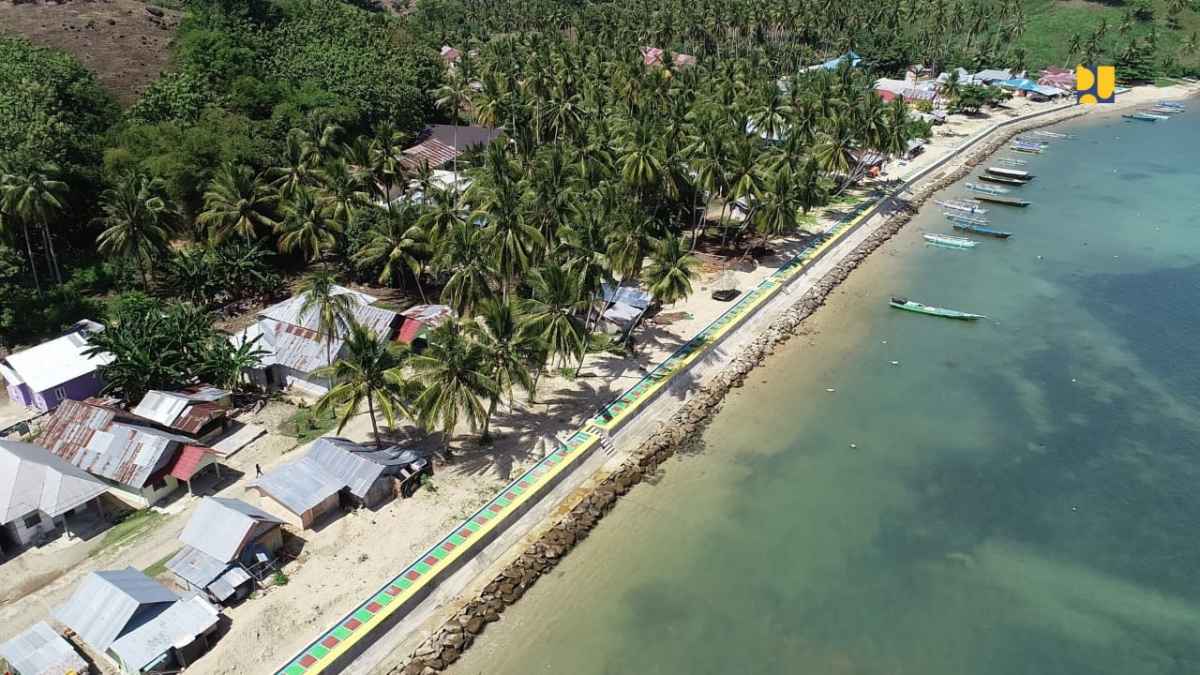 Cegah Abrasi, PUPR Bangun Pengaman Pantai Sea Wall Atinggola Senilai Rp9,6 Miliar Cegah Abrasi, PUPR Bangun Pengaman Pantai Sea Wall Atinggola Senilai Rp9,6 Miliar