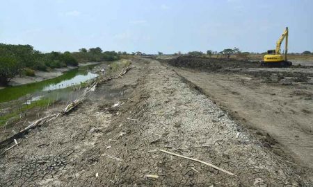 Proyek Tanggul Kali Lamong Surabaya Dilanjutkan PUPR