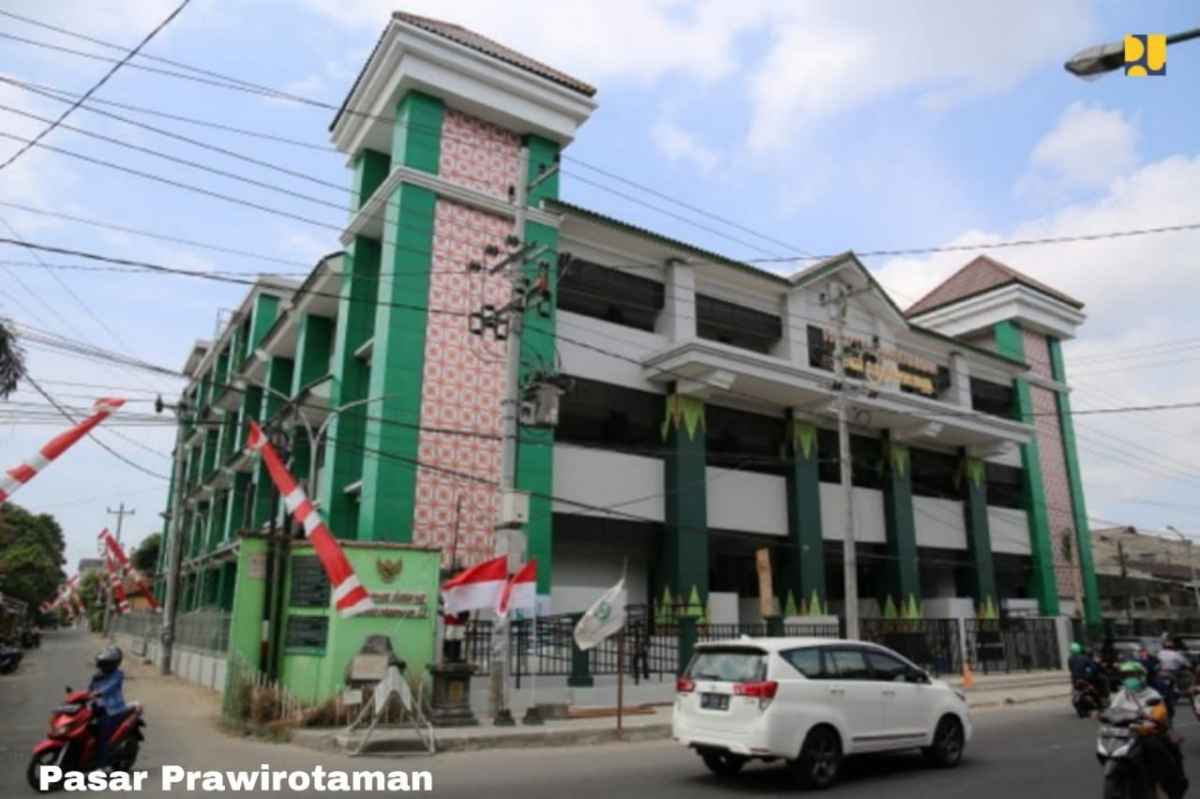 Dukung PEN, PUPR Revitalisasi 7 Pasar Rakyat Hingga 2020 Dukung PEN, PUPR Revitalisasi 7 Pasar Rakyat Hingga 2020