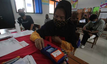 Gandeng Dinsos DKI Jakarta, Bank DKI Mulai Salurkan Bantuan Sosial Tunai