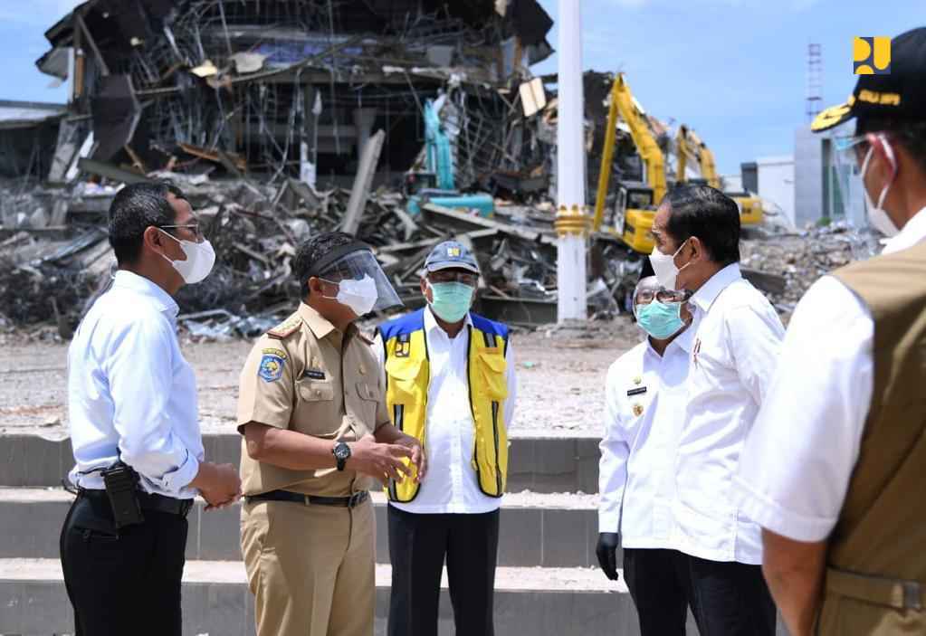 Jokowi Instruksikan Perbaiki Rumah dan Bangunan Terdampak Gempa Sulbar Jokowi Instruksikan Perbaiki Rumah dan Bangunan Terdampak Gempa Sulbar