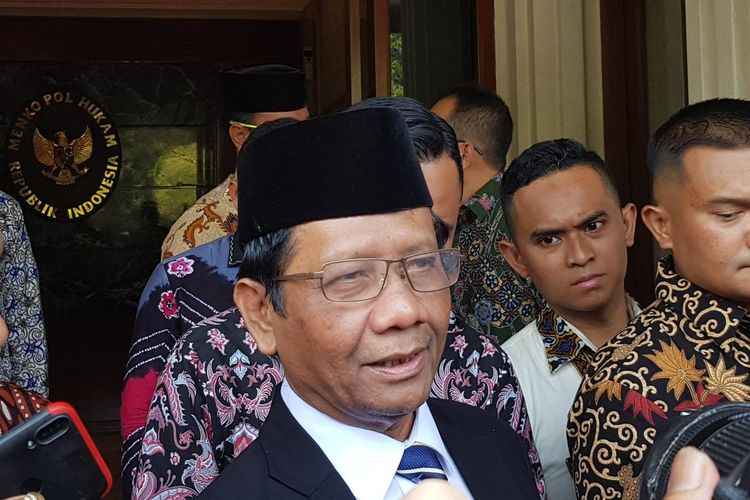 Mahfud MD Bantah Jokowi Pilih Komjen Listyo Jadi Calon Kapolri