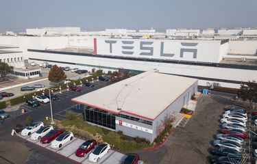 Tesla Tidak Batal Investasi di Indonesia tapi Bukan Bikin Pabrik Mobil