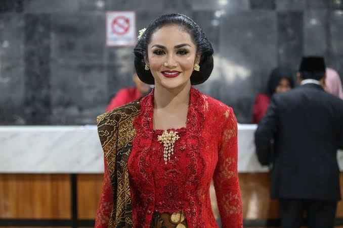 Krisdayanti Gelar BTCLS Lindungi Nakes Non ASN Krisdayanti Gelar BTCLS Lindungi Nakes Non ASN