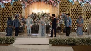 Tak Hanya Atta-Aurel, Duet Jokowi-Airlangga Jadi Saksi Nikah Putri Idris Laena Tak Hanya Atta-Aurel, Duet Jokowi-Airlangga Jadi Saksi Nikah Putri Idris Laena