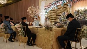 Tak Hanya Atta-Aurel, Duet Jokowi-Airlangga Jadi Saksi Nikah Putri Idris Laena Tak Hanya Atta-Aurel, Duet Jokowi-Airlangga Jadi Saksi Nikah Putri Idris Laena