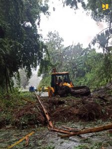 PUPR Lakukan Sejumlah Langkah Tanggap Darurat Bencana Banjir NTT dan NTB PUPR Lakukan Sejumlah Langkah Tanggap Darurat Bencana Banjir NTT dan NTB
