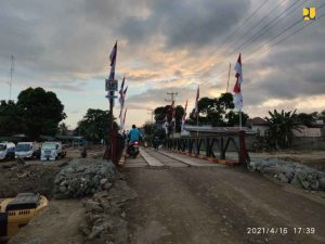 Gandeng TNI-AD, PUPR Selesaikan Jembatan Bailey Waiburak 2 di Adonara