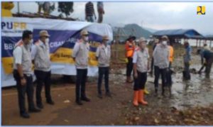 PUPR Bersihkan Sampah Waduk Jatigede Agar Maksimal Tampung Air PUPR Bersihkan Sampah Waduk Jatigede Agar Maksimal Tampung Air