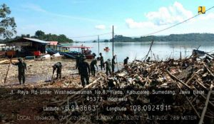 PUPR Bersihkan Sampah Waduk Jatigede Agar Maksimal Tampung Air PUPR Bersihkan Sampah Waduk Jatigede Agar Maksimal Tampung Air