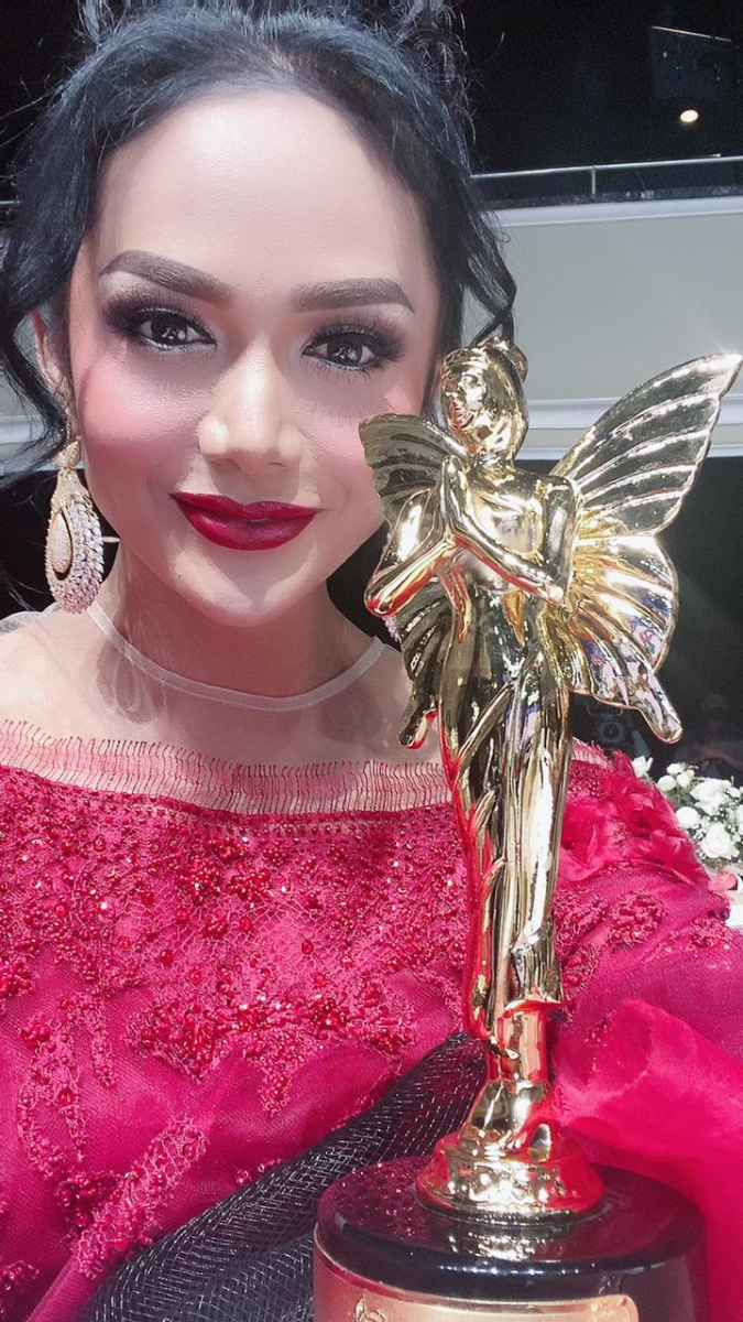 KD: Kartini Majukan Perempuan Indonesia KD: Kartini Majukan Perempuan Indonesia