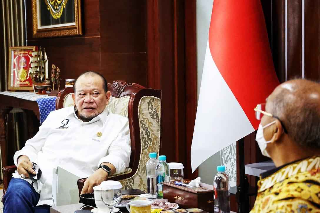 Buruh di Jatim Diminta LaNyalla Manfaatkan Posko Pemprov Jika Tak Dapat THR Buruh di Jatim Diminta LaNyalla Manfaatkan Posko Pemprov Jika Tak Dapat THR