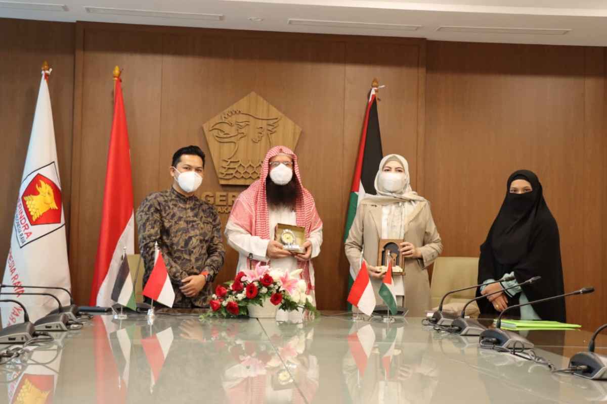 Anggota Fraksi Gerindra Terima Kunjungan Syech Moraweh Ulama Besar Palestina Anggota Fraksi Gerindra Terima Kunjungan Syech Moraweh Ulama Besar Palestina