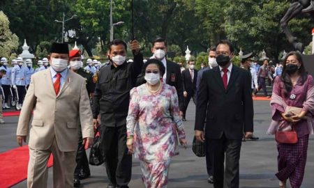 Megawati dan Prabowo Resmikan Patung Bung Karno di Kemhan RI