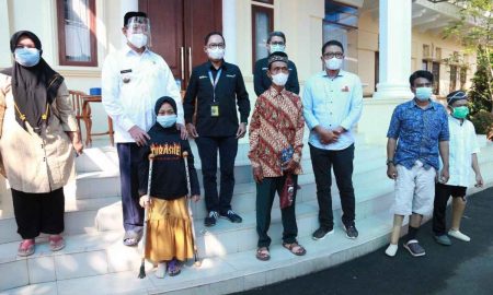 Gandeng AP II, WH  Serahkan Bantuan 56 Pasang Kaki Palsu Untuk Penyandang Disabilitas