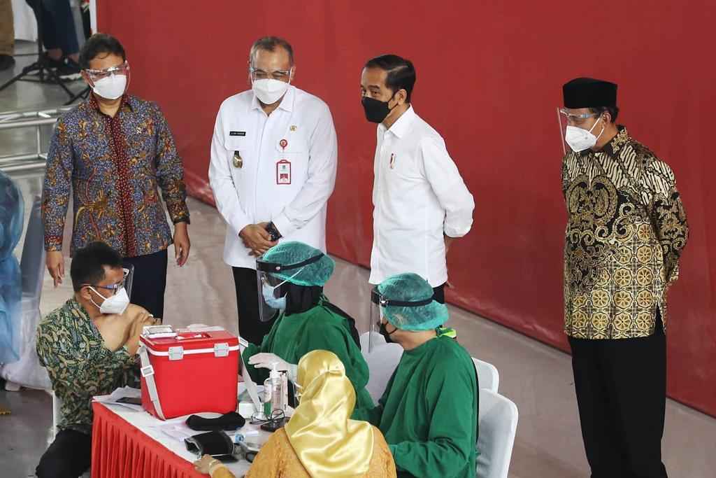 Kejar 700 Ribu Vaksinasi/Hari, Jokowi Minta Provinsi lain Tiru Banten Kejar 700 Ribu Vaksinasi/Hari, Jokowi Minta Provinsi lain Tiru Banten