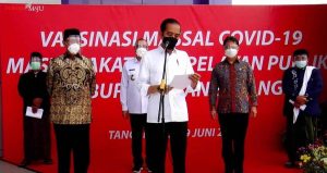 Kejar 700 Ribu Vaksinasi/Hari, Jokowi Minta Provinsi lain Tiru Banten Kejar 700 Ribu Vaksinasi/Hari, Jokowi Minta Provinsi lain Tiru Banten