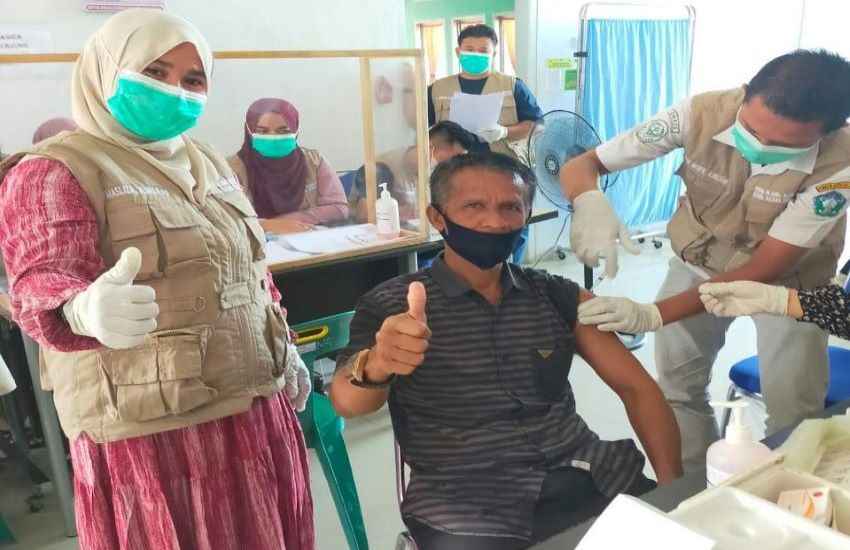 ASN, Perangkat Desa dan Pimpinan Dayah di Labuhanhaji Barat Jalani Vaksin ASN, Perangkat Desa dan Pimpinan Dayah di Labuhanhaji Barat Jalani Vaksin