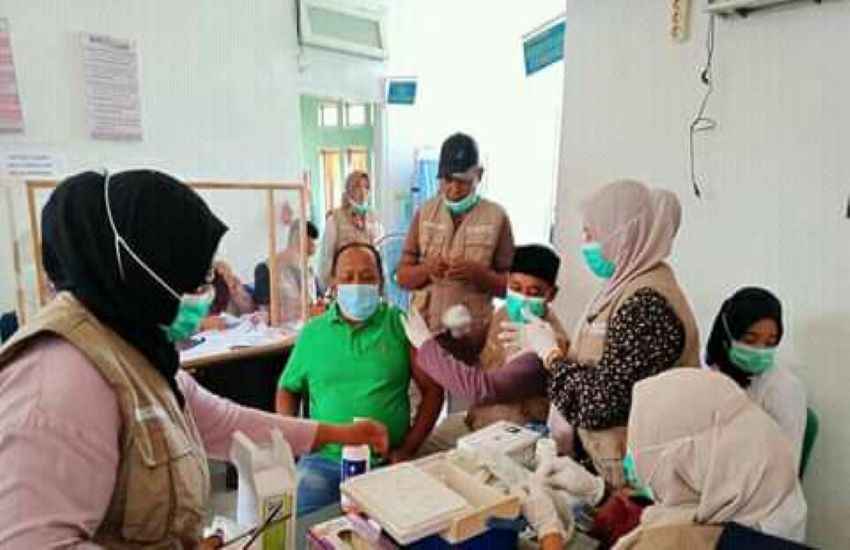 ASN, Perangkat Desa dan Pimpinan Dayah di Labuhanhaji Barat Jalani Vaksin ASN, Perangkat Desa dan Pimpinan Dayah di Labuhanhaji Barat Jalani Vaksin