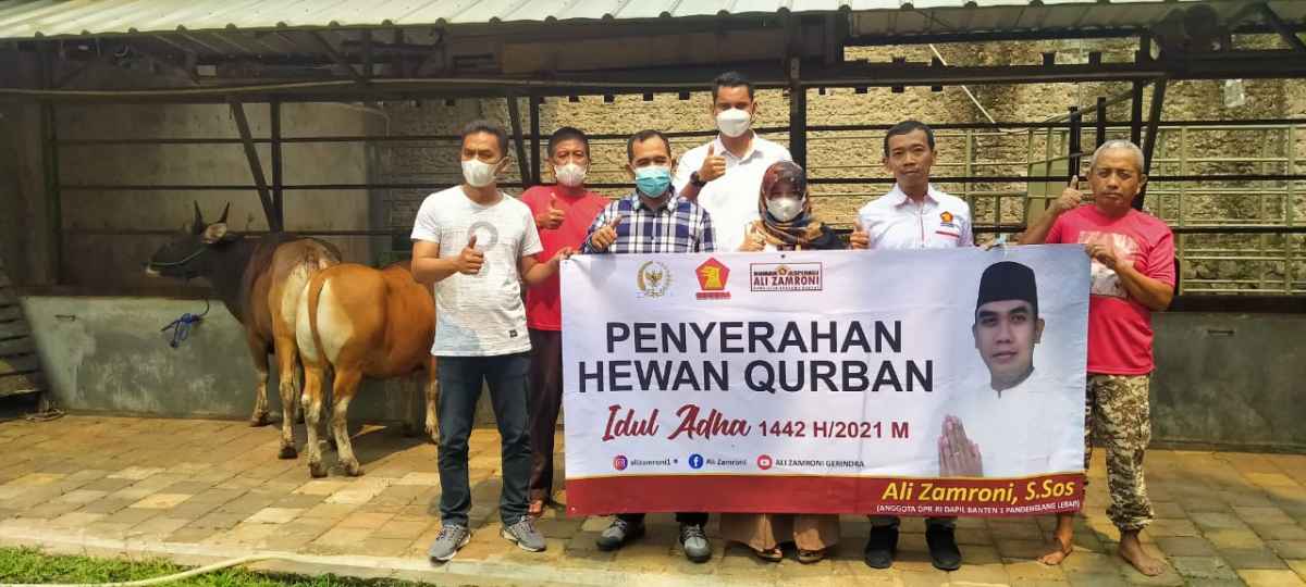 Rayakan Idul Adha 1442, Ali Zamroni Bantu Enam Ekor Sapi Untuk Ponpes di Pandeglang-Lebak