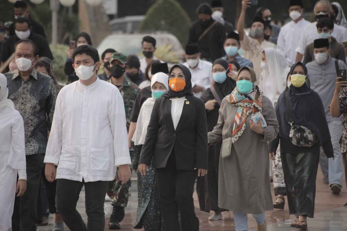 Sylviana Murni Sebut Alm. Surjadi Soedirdja Sosok yang Religius Sylviana Murni Sebut Alm. Surjadi Soedirdja Sosok yang Religius