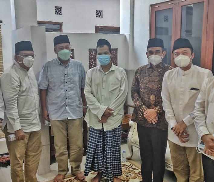 Waka MPR Ngaji Bareng Gus Baha: Jangan Jadi Bangsa yang Saling Menyalahkan Waka MPR Ngaji Bareng Gus Baha: Jangan Jadi Bangsa yang Saling Menyalahkan