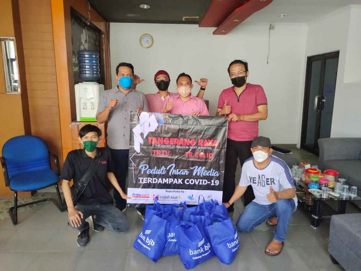 TR Media Group Bagikan Sembako ke FJT