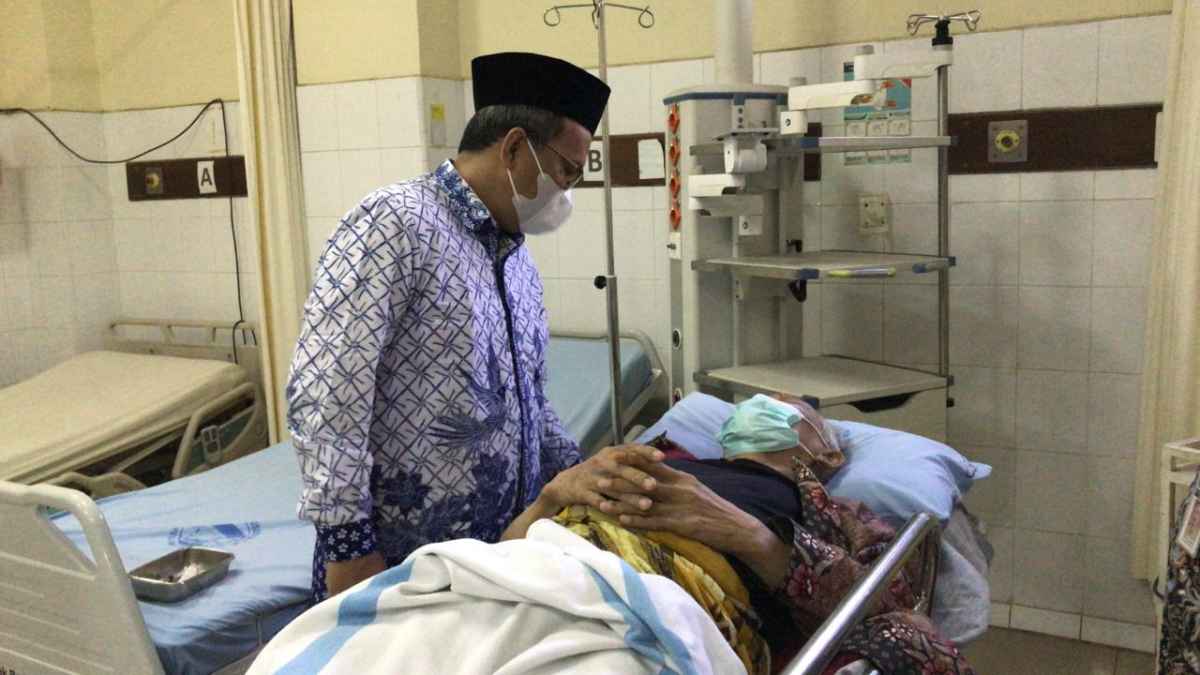 Rais Aam PBNU KH Miftahul Akhyar Kecelakaan Mobil Dirawat di RSUD Salatiga Rais Aam PBNU KH Miftahul Akhyar Kecelakaan Mobil Dirawat di RSUD Salatiga