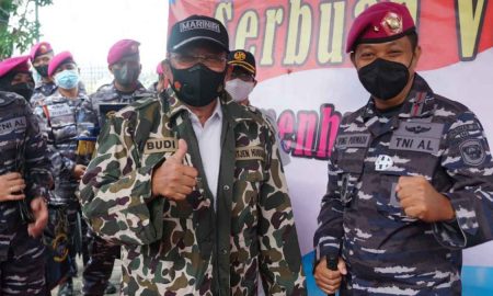 Kemenhub - TNI AL Gelar Serbuan Vaksinasi di Pelabuhan Ketapang Banyuwangi