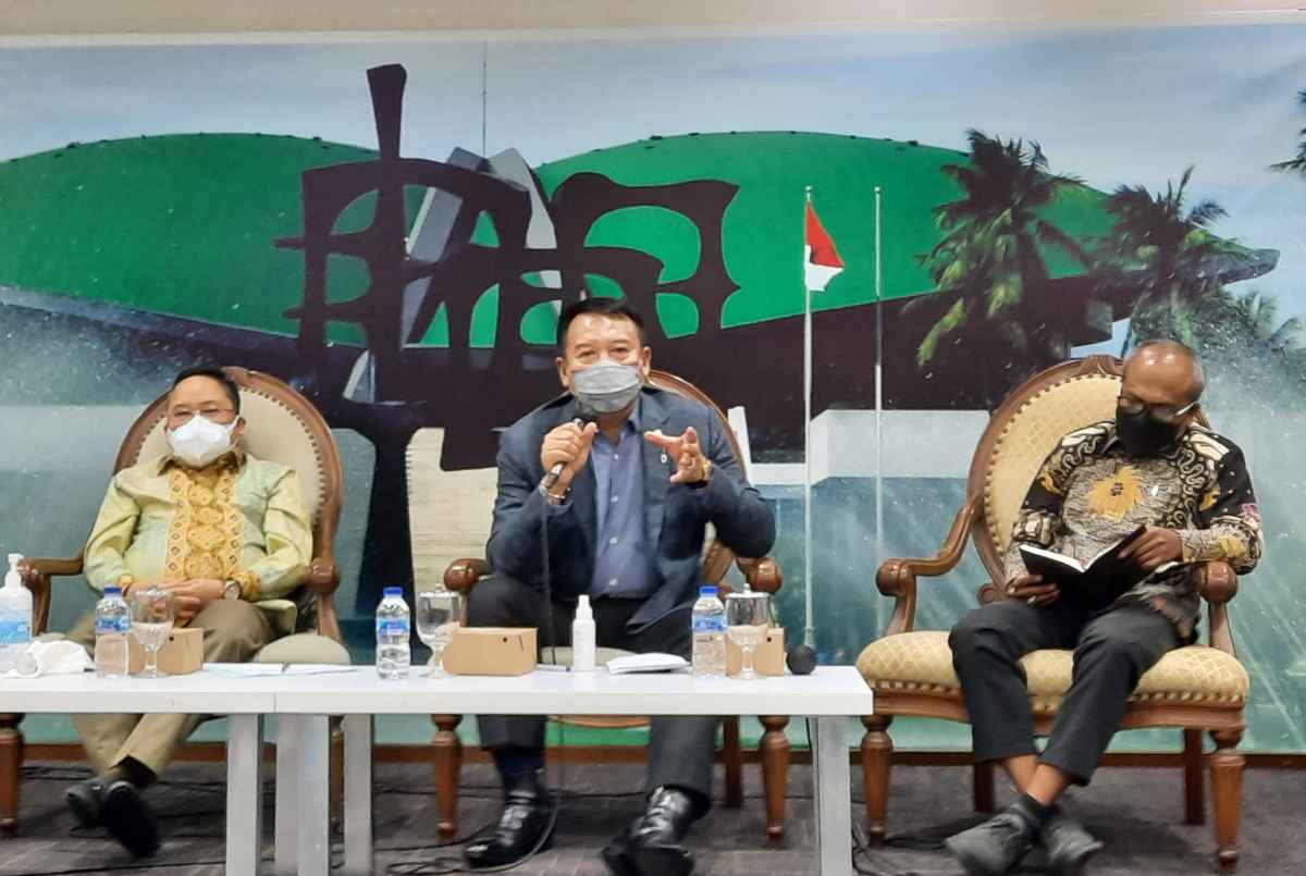 Jalan Tengah, Komisi I DPR Sarankan Jokowi Pilih Panglima TNI secara Berurutan Jalan Tengah, Komisi I DPR Sarankan Jokowi Pilih Panglima TNI secara Berurutan