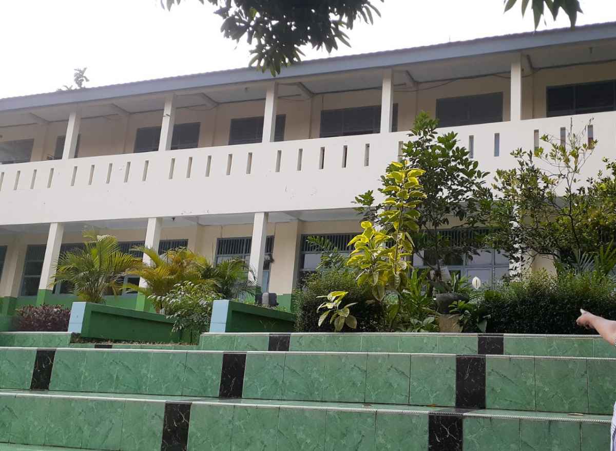 Benyamin "Semprot" Taryono Soal Kasus Goyangnya Konstruksi Bangunan SMPN 12 Tangsel Benyamin "Semprot" Taryono Soal Kasus Goyangnya Konstruksi Bangunan SMPN 12 Tangsel
