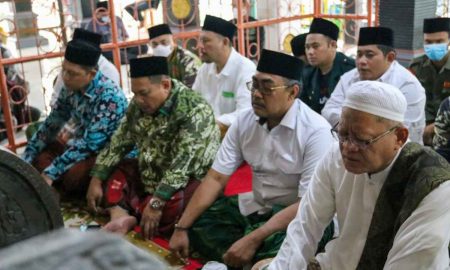 Gus Jazil Ziarah ke Makam Sunan Kalijogo dan Raden Patah