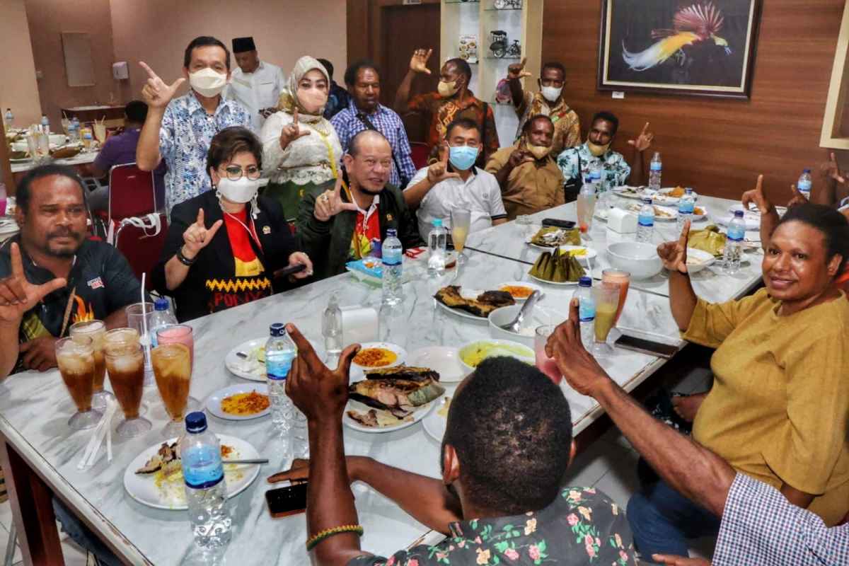 Majukan Bumi Cendrawasih, Kepala Suku Papua Dukung LaNyalla Lanjutkan Program Jokowi Majukan Bumi Cendrawasih, Kepala Suku Papua Dukung LaNyalla Lanjutkan Program Jokowi