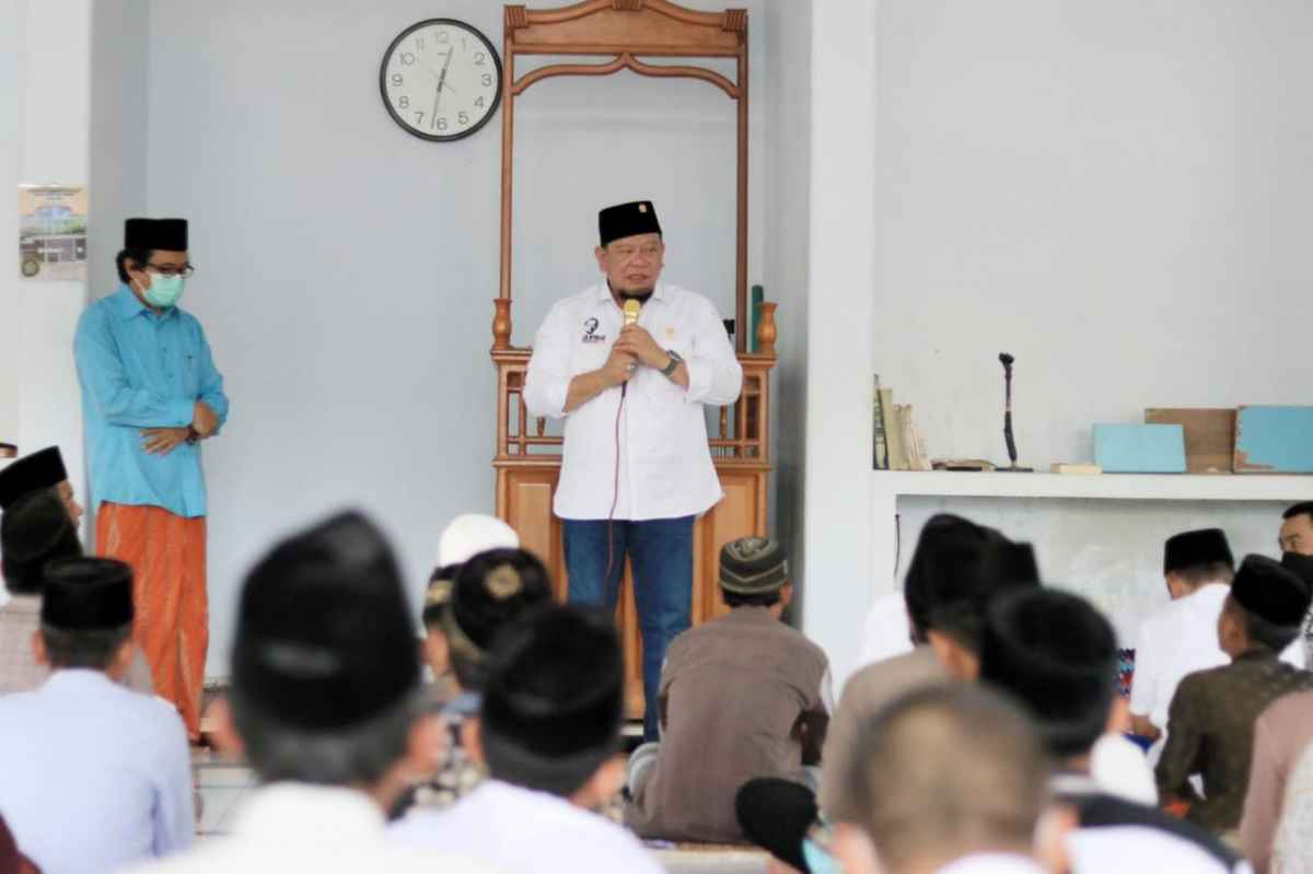 Maknai Hari Santri, Ketua DPD RI Minta Pemerintah Tingkatkan Kepedulian Terhadap Pesantren Maknai Hari Santri, Ketua DPD RI Minta Pemerintah Tingkatkan Kepedulian Terhadap Pesantren