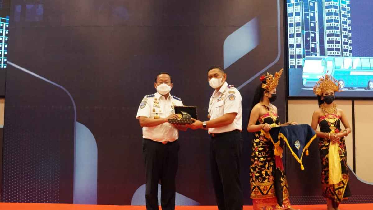 Pembukaan Rakernis PPNS 2021, Dirjen Hubdat: Masa Depan Keselamatan Tergantung dari Kinerja LLAJ Pembukaan Rakernis PPNS 2021, Dirjen Hubdat: Masa Depan Keselamatan Tergantung dari Kinerja LLAJ
