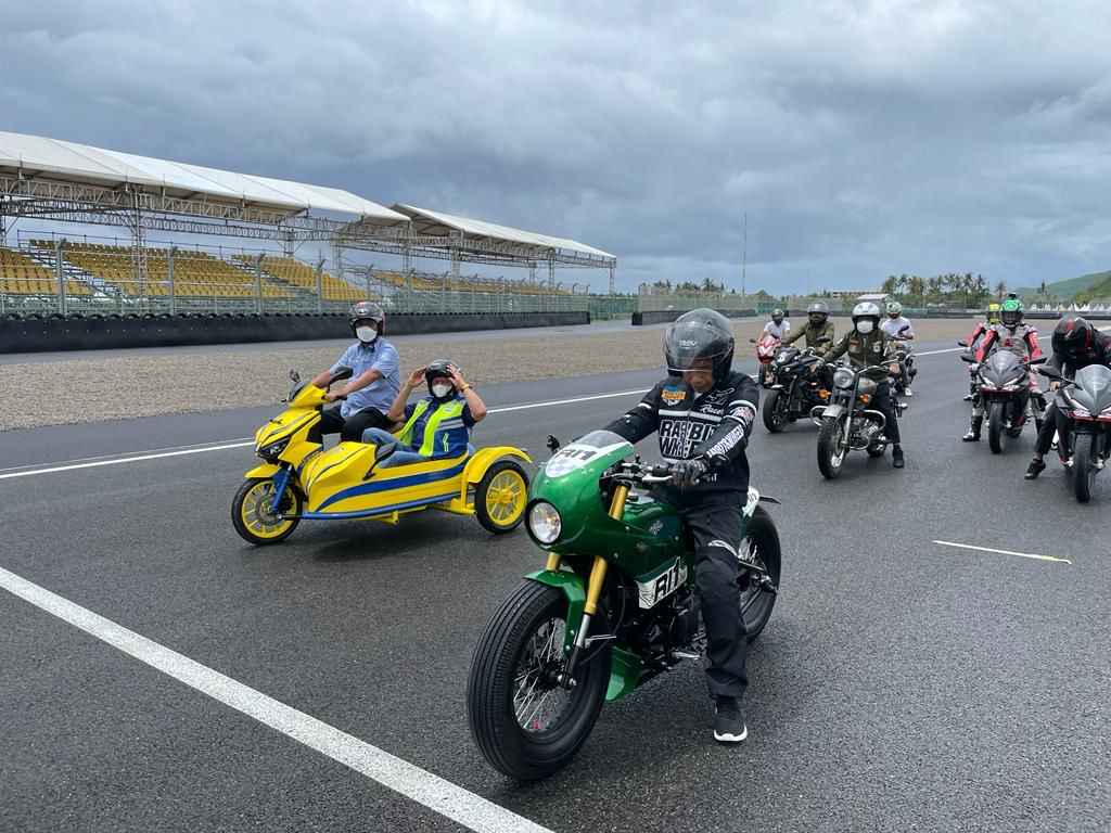 Presiden Jokowi dan Ketua MPR Coba Pertamina Mandalika International Street Circuit Presiden Jokowi dan Ketua MPR Coba Pertamina Mandalika International Street Circuit