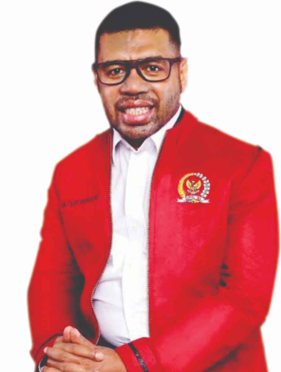 Senator Filep Pertanyakan Pengusaha Pengirim 5 Kontainer Miras ke Papua Barat