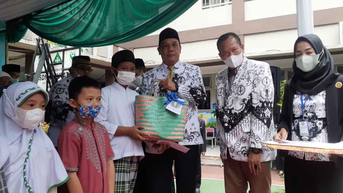 Peringati HUT 76, PGRI Ciputat Bantu Anak Yatim Korban Covid-19 Peringati HUT 76, PGRI Ciputat Bantu Anak Yatim Korban Covid-19