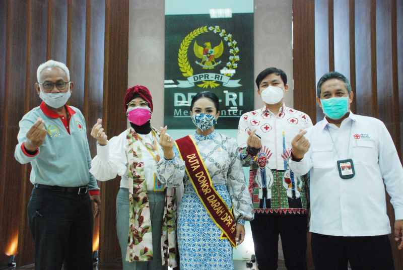 Anggota FPDI-P Krisdayanti Jadi Duta Donor Darah DPR RI Anggota FPDI-P Krisdayanti Jadi Duta Donor Darah DPR RI
