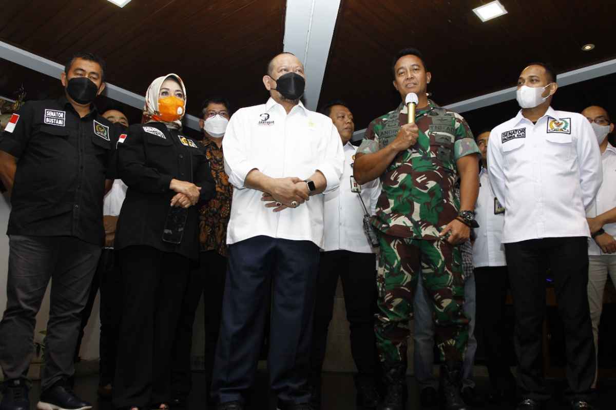 Panglima TNI Andika Perkasa Datangi Rumah Dinas Ketua DPD RI Panglima TNI Andika Perkasa Datangi Rumah Dinas Ketua DPD RI