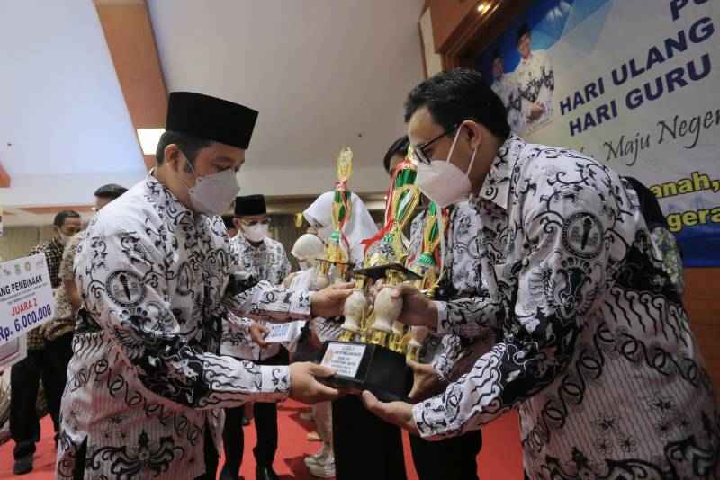 Insentif 20.000 Guru, Kesejahteraan Guru Kota Tangerang Berdasarkan Beban Kerja
