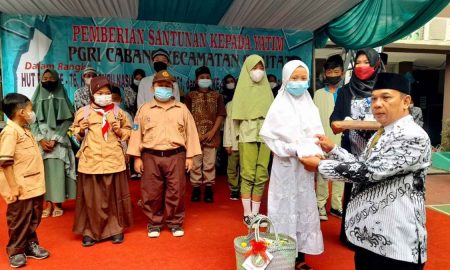 Ratusan Anak Yatim Dapat Bantuan Dari PGRI Cabang Ciputat