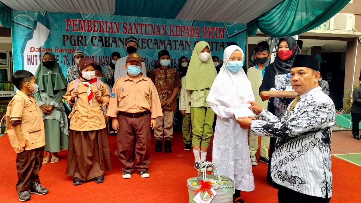 Ratusan Anak Yatim Dapat Bantuan Dari PGRI Cabang Ciputat Ratusan Anak Yatim Dapat Bantuan Dari PGRI Cabang Ciputat