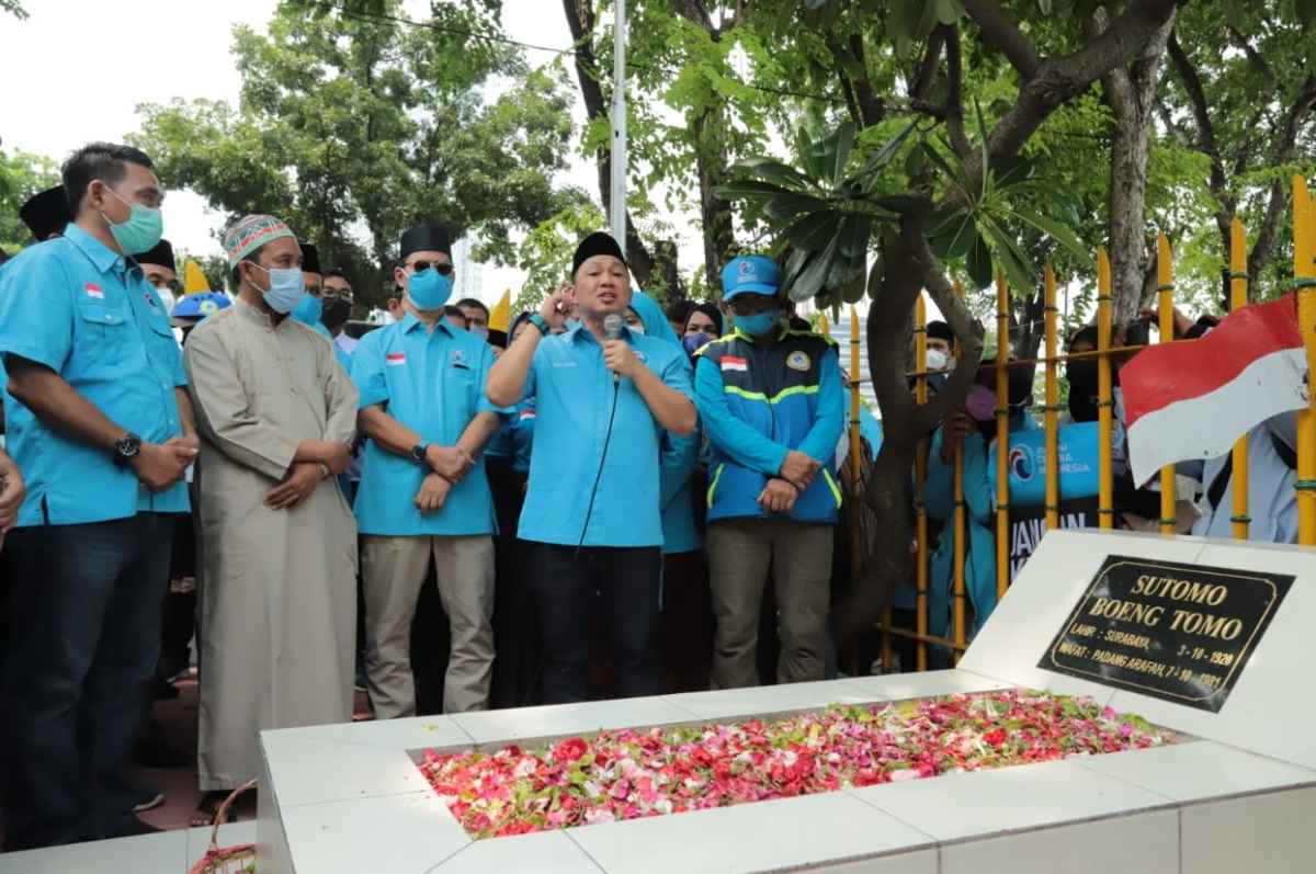 Ziarahi Makam Bung Tomo, Gelora Rebut Simpati Arek Suroboyo Guna Dongkrak Pemilih Ziarahi Makam Bung Tomo, Gelora Rebut Simpati Arek Suroboyo Guna Dongkrak Pemilih