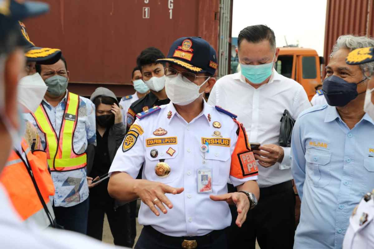 Dirjen Hubdat Lakukan Ramp Check Pemasangan APC Angkutan Barang Di Tanjung Priok Dirjen Hubdat Lakukan Ramp Check Pemasangan APC Angkutan Barang Di Tanjung Priok