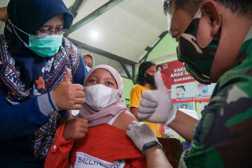 Dukung Vaksinasi Anak Usia 6-11 Tahun di Blitar, Puan Tekankan Edukasi ke Ortu Dukung Vaksinasi Anak Usia 6-11 Tahun di Blitar, Puan Tekankan Edukasi ke Ortu