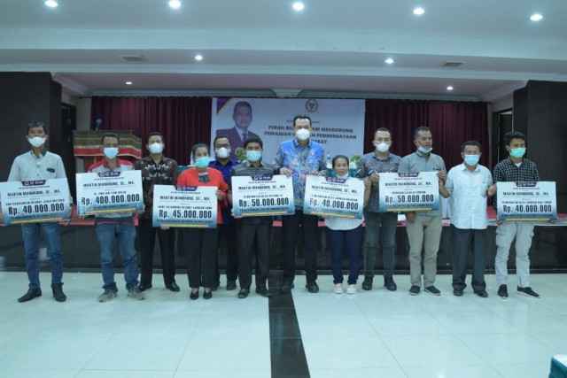 Sepanjang 2021, Martin: Bantuan Untuk UMKM Kabupaten Toba Capai Rp2,7 Miliar Sepanjang 2021, Martin: Bantuan Untuk UMKM Kabupaten Toba Capai Rp2,7 Miliar