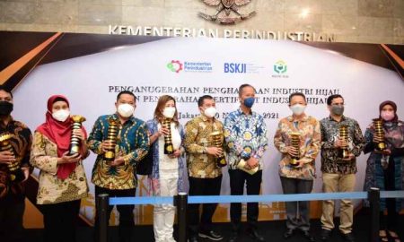 FajarPaper Kembali Raih Award Industri Hijau Dari Kemenperin