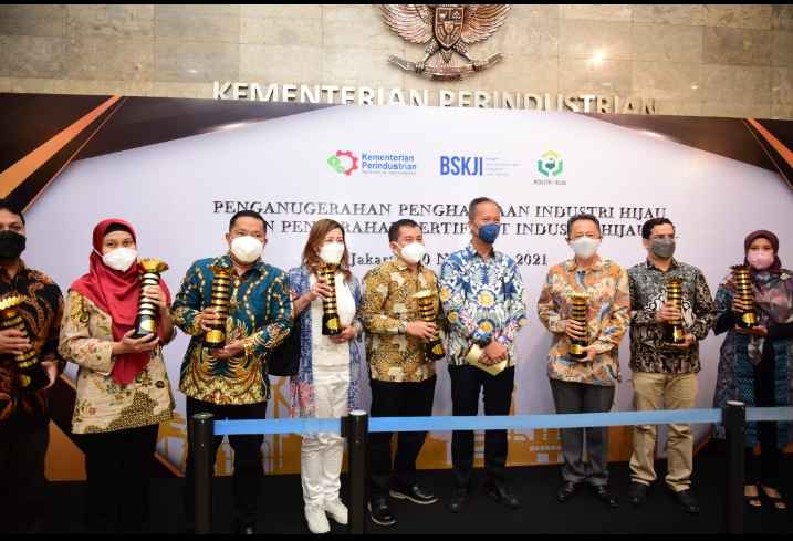 FajarPaper Kembali Raih Award Industri Hijau Dari Kemenperin FajarPaper Kembali Raih Award Industri Hijau Dari Kemenperin